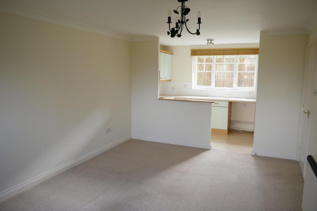 WB Lettings 12 Ramsbury Drive Hungerford Ground floor flat 2 bed 1 bath 1 2 parking (5)