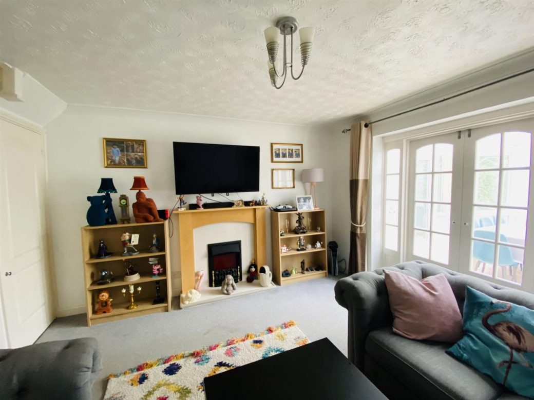 WB Lettings 39 Harrington Newbury 3 bed 1 bath 2 parking end of terrace (18)