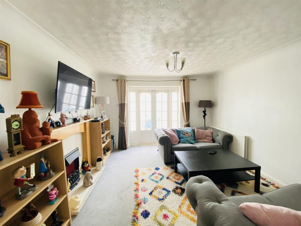 WB Lettings 39 Harrington Newbury 3 bed 1 bath 2 parking end of terrace (19)