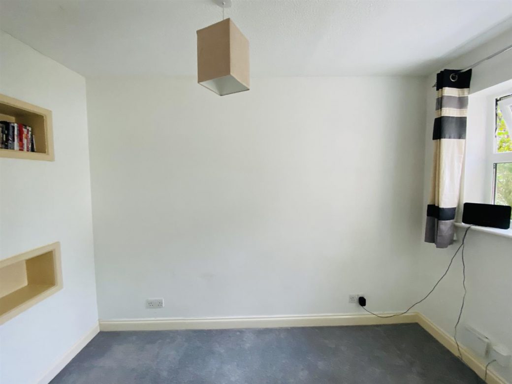 WB Lettings 39 Harrington Newbury 3 bed 1 bath 2 parking end of terrace (20)