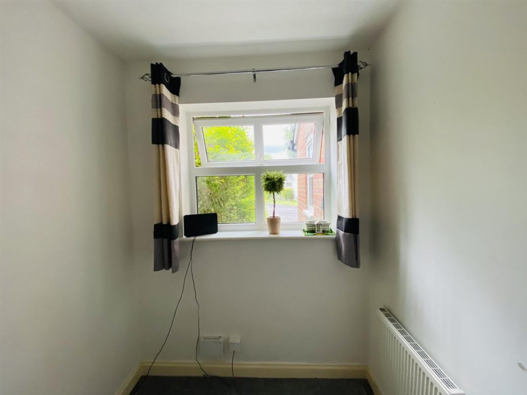 WB Lettings 39 Harrington Newbury 3 bed 1 bath 2 parking end of terrace (21)