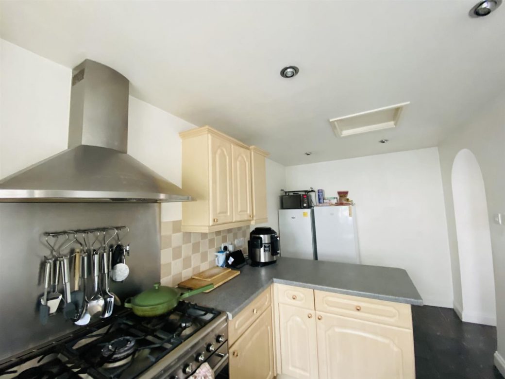 WB Lettings 39 Harrington Newbury 3 bed 1 bath 2 parking end of terrace (23)
