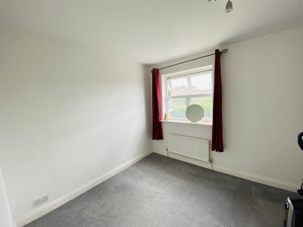 WB Lettings 39 Harrington Newbury 3 bed 1 bath 2 parking end of terrace (26)