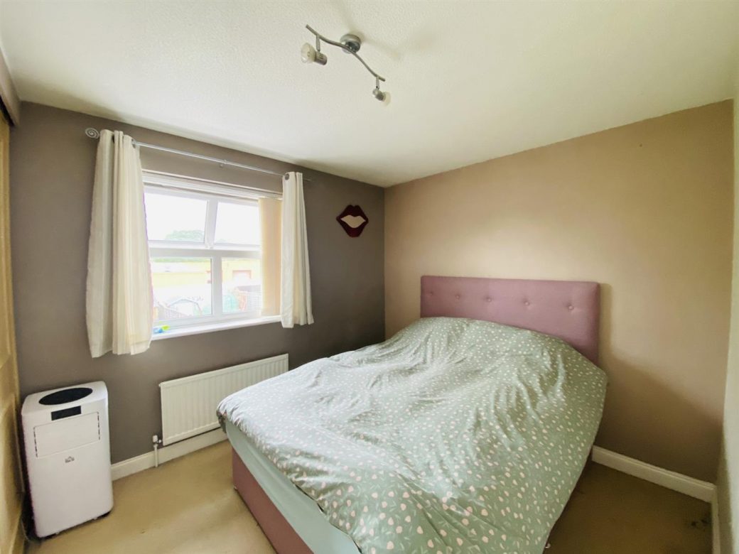 WB Lettings 39 Harrington Newbury 3 bed 1 bath 2 parking end of terrace (28)