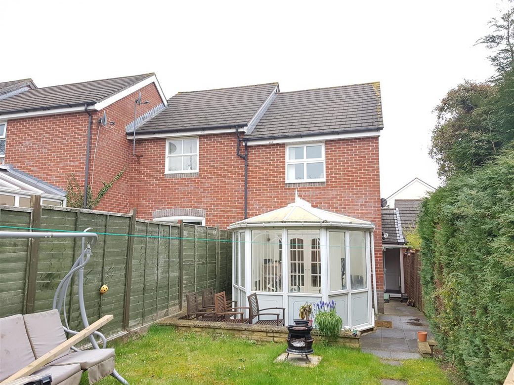 WB Lettings 39 Harrington Newbury 3 bed 1 bath 2 parking end of terrace (29)