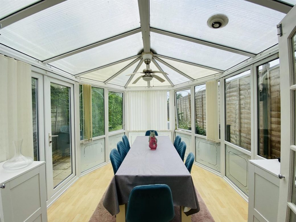 WB Lettings 39 Harrington Newbury 3 bed 1 bath 2 parking end of terrace (30)