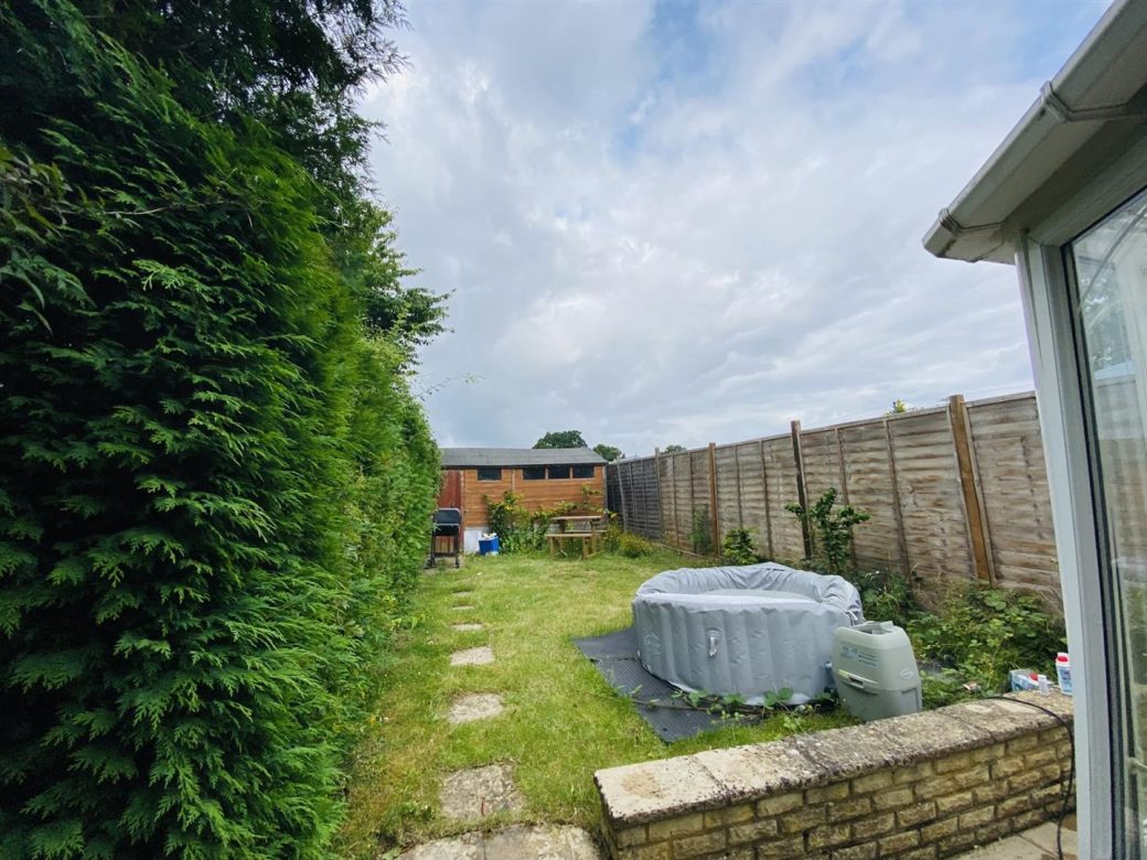 WB Lettings 39 Harrington Newbury 3 bed 1 bath 2 parking end of terrace (31)