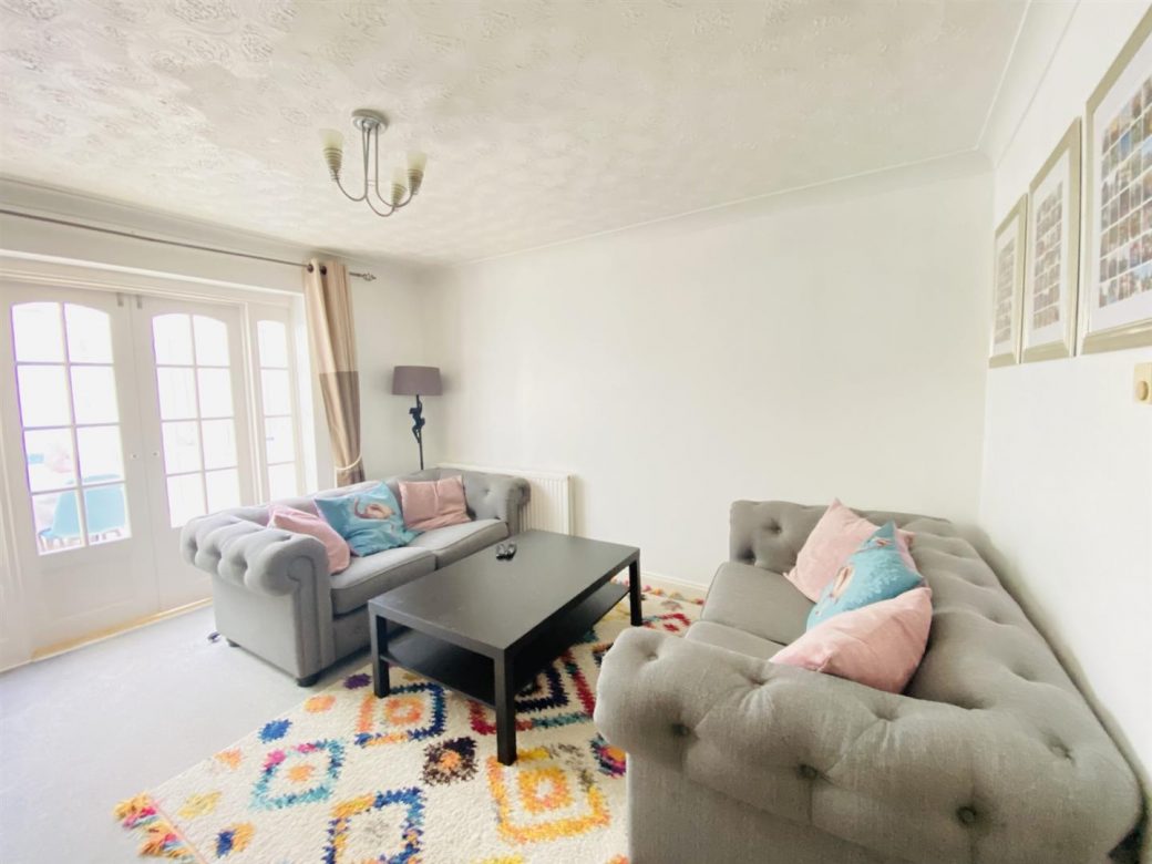 WB Lettings 39 Harrington Newbury 3 bed 1 bath 2 parking end of terrace (32)
