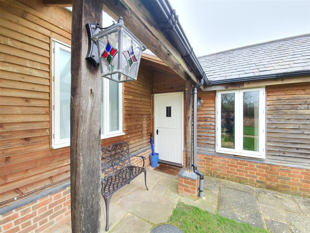 WB Lettings Stable Cottage Henwick 1 bed 1 bath fully furnished parking (1)