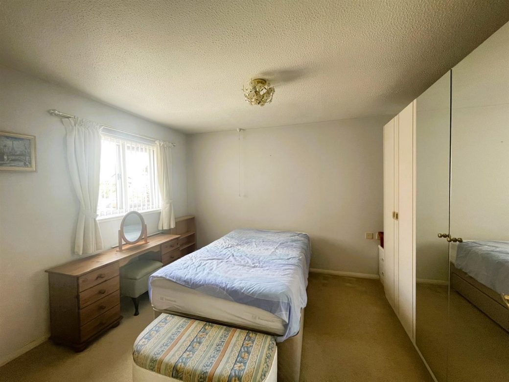 WB Lettings Ltd 2 Marshalls Court Speen Newbury Over 55 flat 1 bed 1 bath parking (2)