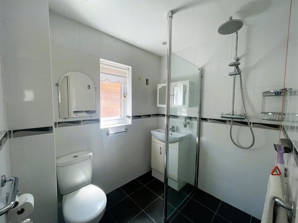 WB Lettings Ltd 2 Marshalls Court Speen Newbury Over 55 flat 1 bed 1 bath parking (3)