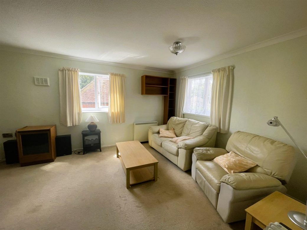 WB Lettings Ltd 2 Marshalls Court Speen Newbury Over 55 flat 1 bed 1 bath parking (4)