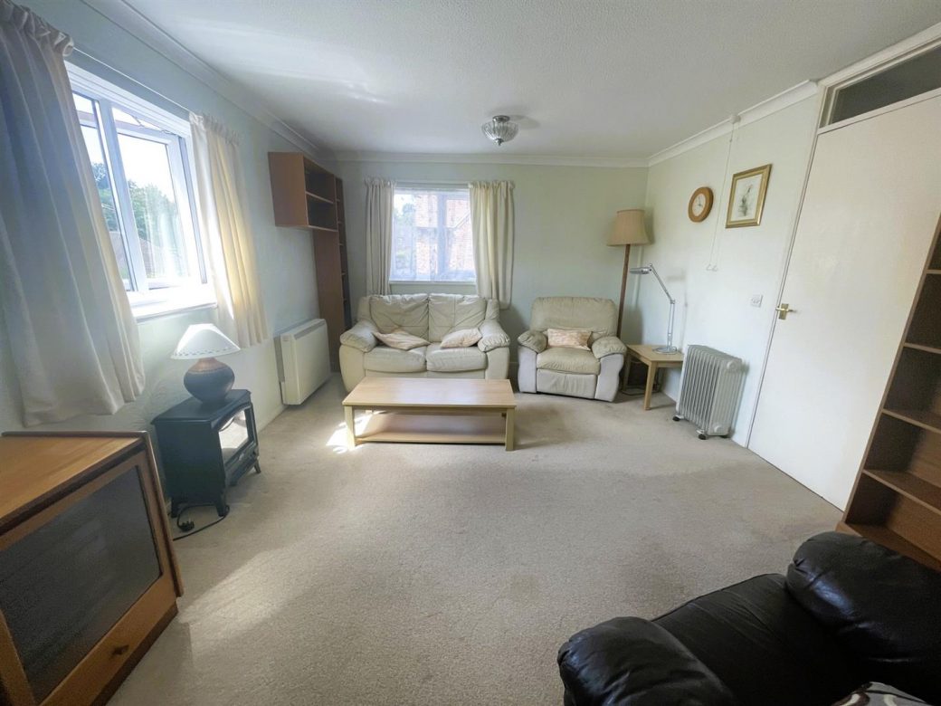WB Lettings Ltd 2 Marshalls Court Speen Newbury Over 55 flat 1 bed 1 bath parking (6)