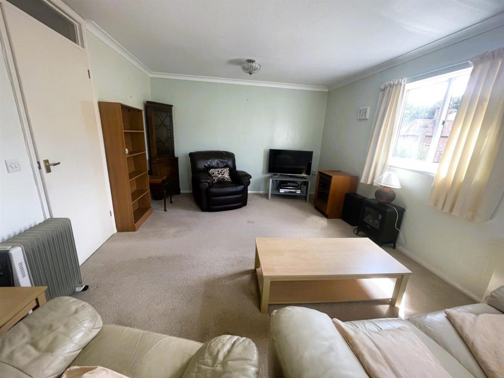 WB Lettings Ltd 2 Marshalls Court Speen Newbury Over 55 flat 1 bed 1 bath parking (7)