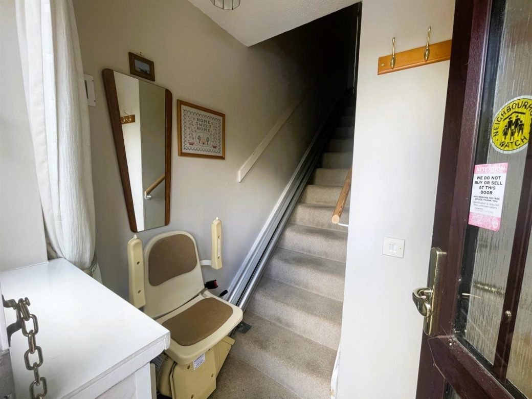 WB Lettings Ltd 2 Marshalls Court Speen Newbury Over 55 flat 1 bed 1 bath parking (9)