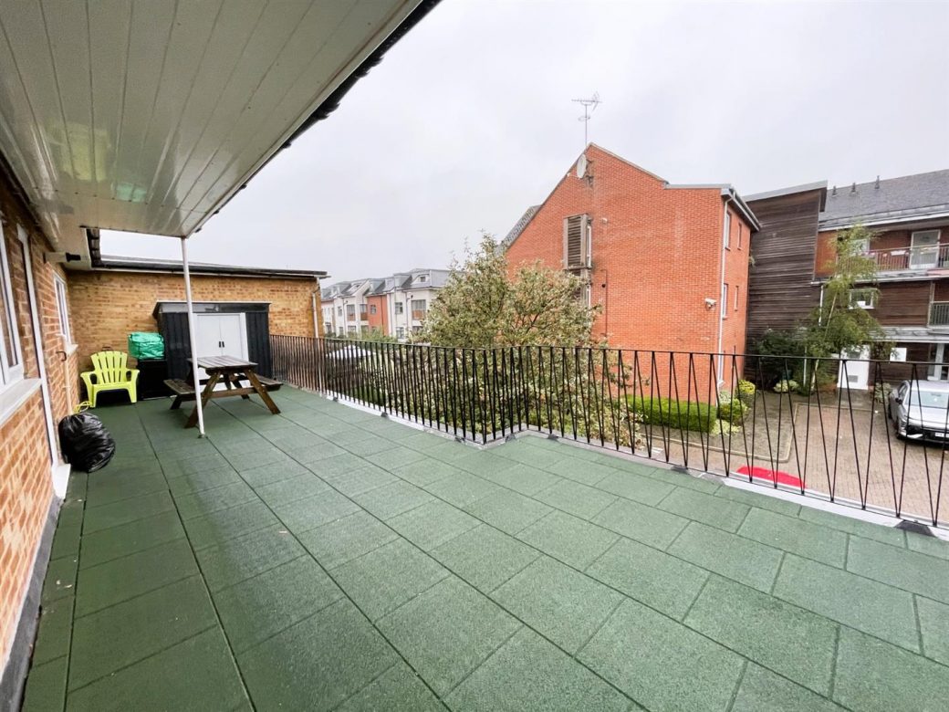 WB Lettings Ltd 21A Old Newtown Road Newbury Flat 2 bed 1 bath (4)