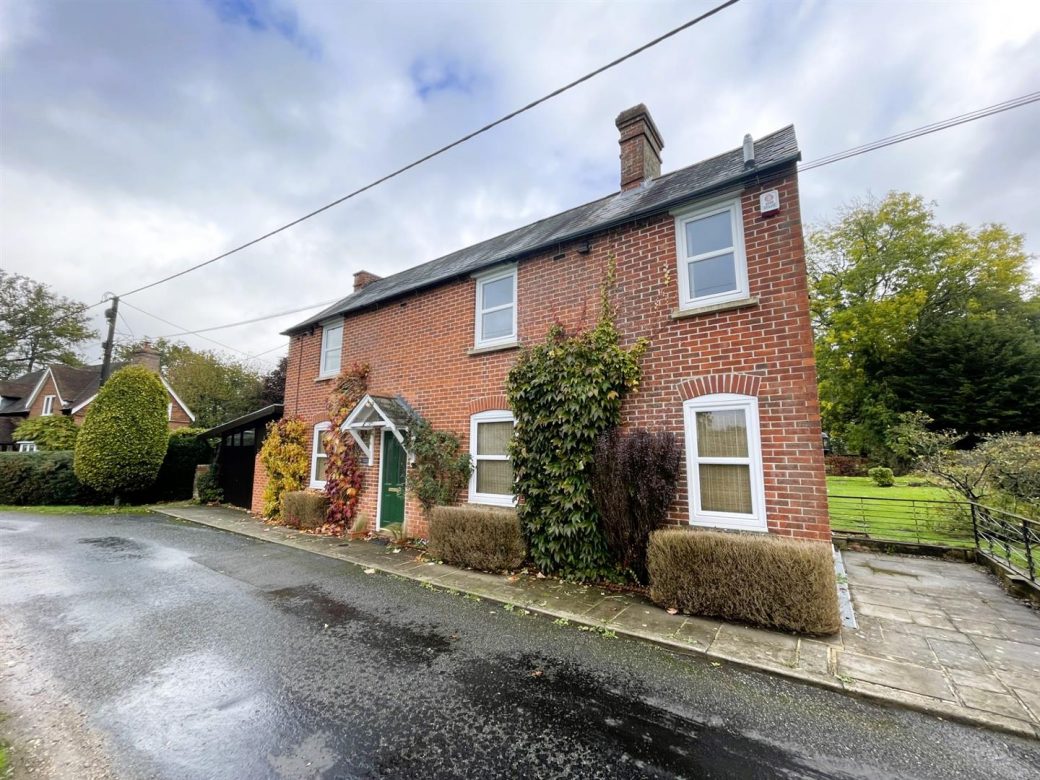 WB Lettings Ltd Bunkum Cottage Westridge RG20 3 bed 1 bath house (1)