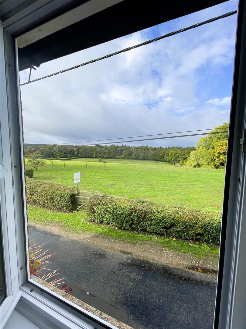 WB Lettings Ltd Bunkum Cottage Westridge RG20 3 bed 1 bath house (6)